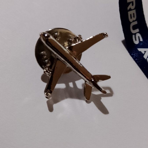 Airbus A320neo Collectible Pin Official Aviation Souvenir new