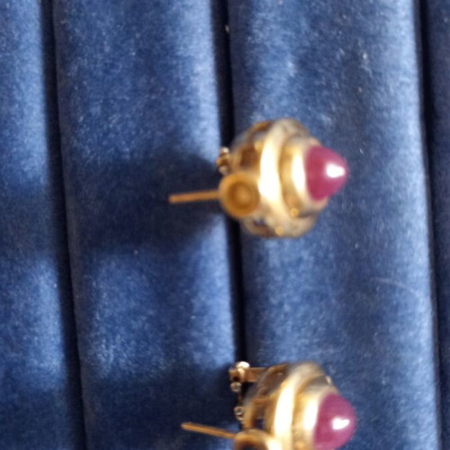 18K Gold Earrings with Rubies like new
