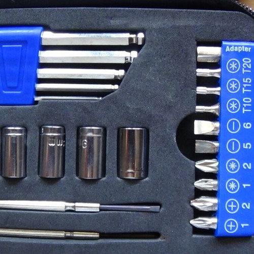 Tool set 25 pieces like new in practical case