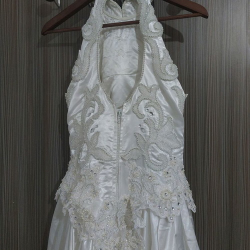 Vintage wedding dress 90s with long - 70,00 - Vendora.cy Vintage wedding dress 90s with long - 70,00 - Vendora.cy