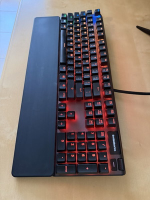 SteelSeries Apex 7 gaming μηχανικό πληκτρολόγιο σαν καινούργιο με Red διακόπτες και RGB φωτισμό
