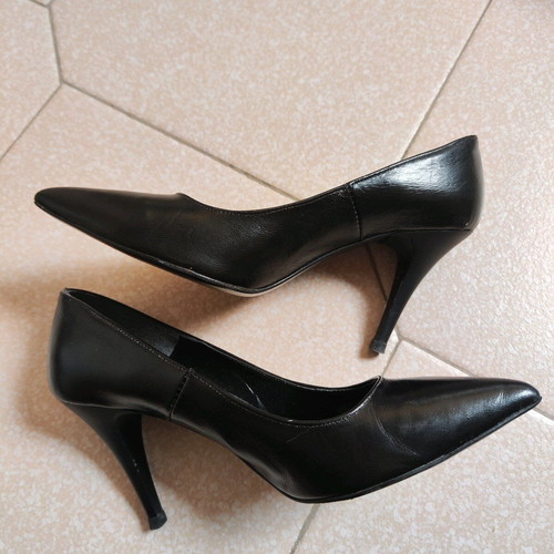 Leather pumps like new, size 37, black, 9 cm heel