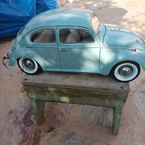 Volkswagen Beetle 1:8 scale model by HACHETTE like new