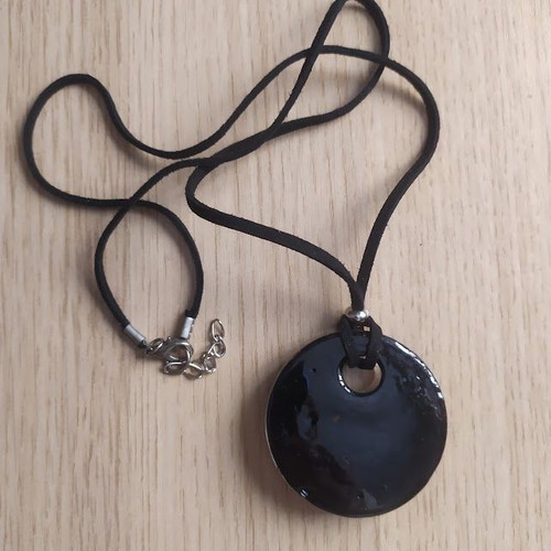 Pendant necklace with Murano style glass pendant and leather strap, like new
