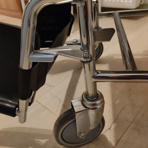 Wheelchair with commode new