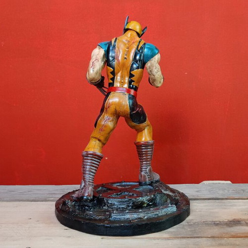 Wolverine figure 30 cm like new with wooden base diorama