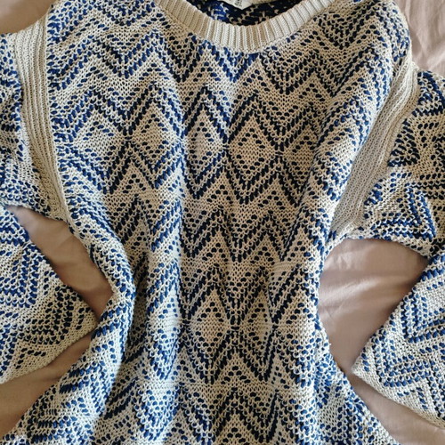 Patterned pullover size S like new