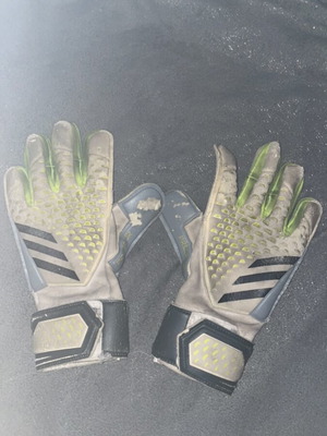 Γάντια τερματοφύλακα Adidas Predator μεταχειρισμένα, νούμερο 7