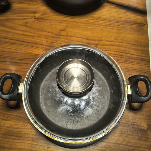 Ernesto shallow baking dish with lid Pyrex used