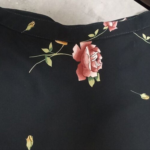 Zara skirt black with flowers like new, size XS