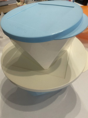Tupperware set of two containers, blue 4.3L and white Magic Bowl