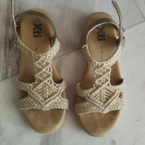 Xti sandals like new, crochet design, size 35, gold color