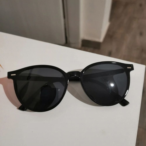 Mati Mati round sunglasses like new, black