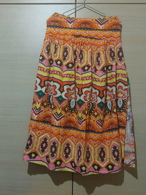 Vintage midi colorful skirt with rips like new, size Medium/Large