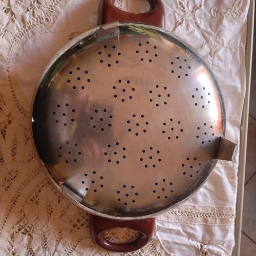 Stainless steel colander used with handles and feet