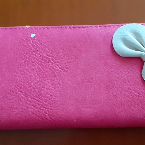 Pink wallet used with white bow