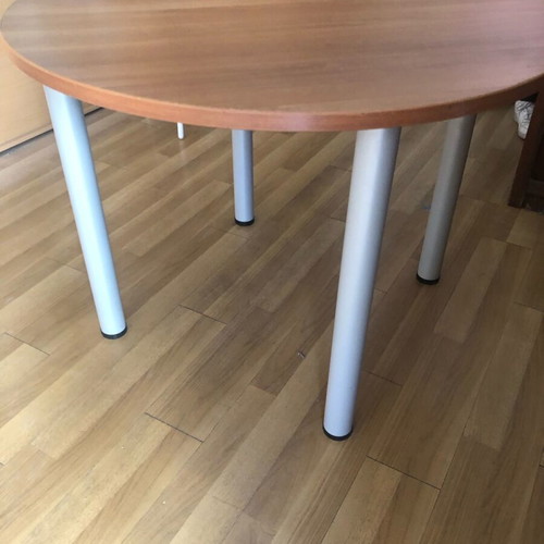 Living room table new, diameter 1 meter, height 74