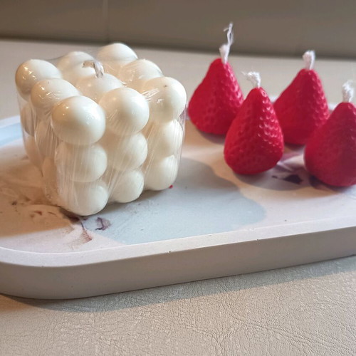 Handmade set with porcelain tray and scented plant-based candles