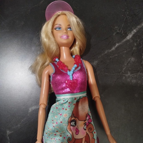 Barbie Fashionistas 2009 doll used in excellent condition
