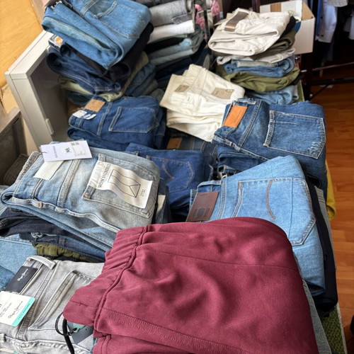 Jeans wholesale pack of 147 new with tags, mixed brands