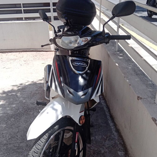 Daytona Sprinter 125 like new, 21cc, white moped