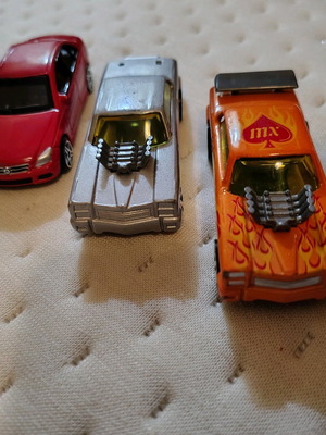 Metal toy cars like new, pack of 3