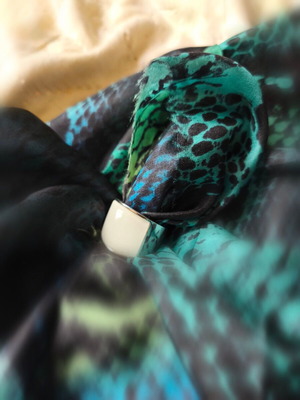 Масивен дамски пръстен лунен камък като нов