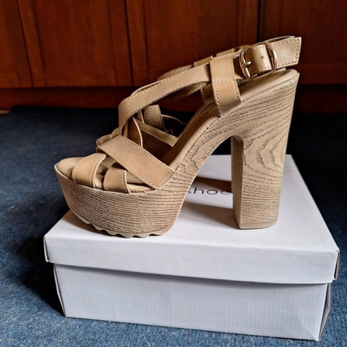 Celebrity platform sandals like new, beige, size 39