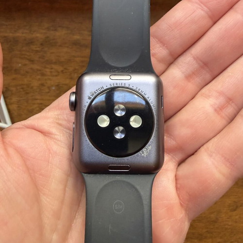 Apple Watch Series 3 μεταχειρισμένο με αυθεντικό κουτί και καινούργιο λουράκι