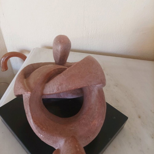 Ceramic decorative piece like new on wooden base