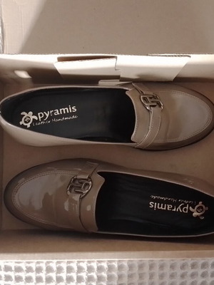 Pyramis women's shoes size 37 beige like new