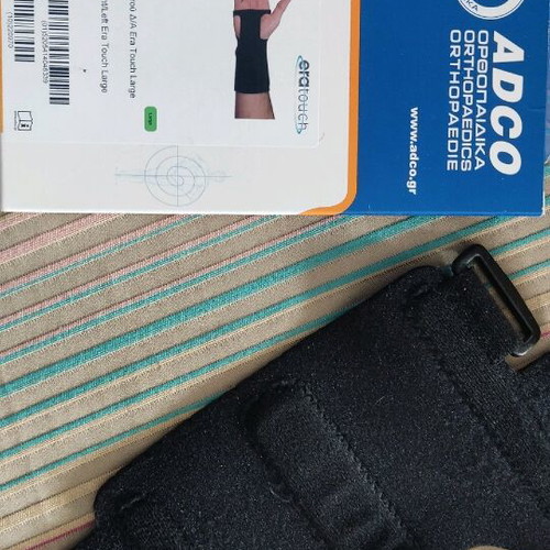 Wrist splint for right and left hand like new