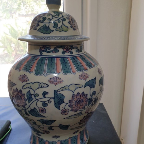 Chinese vase new, height 37 cm with beautiful colors