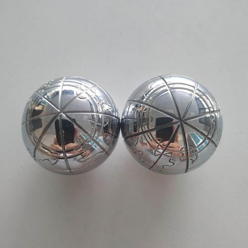 Baoding balls used, metal for health and relaxation