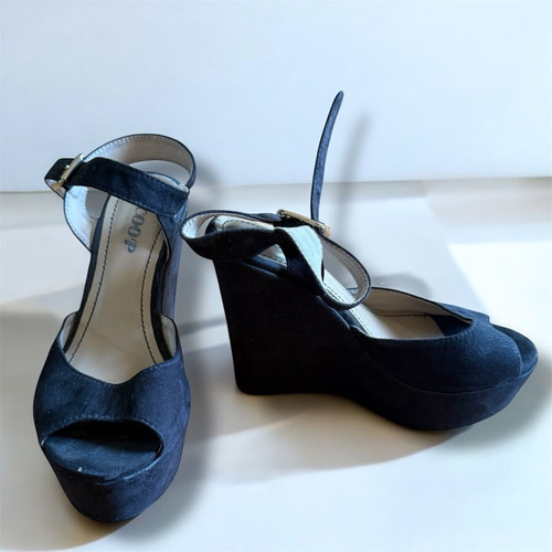 Scoop Black Platform Wedge Heels Like New Size 37
