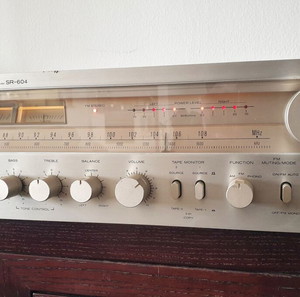 Πωλείται Ραδιοενισχυτης  Hitachi sr-604 2X35watt