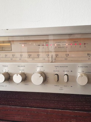 Продава се: Радиоусилвател Hitachi sr-604 2X35watt