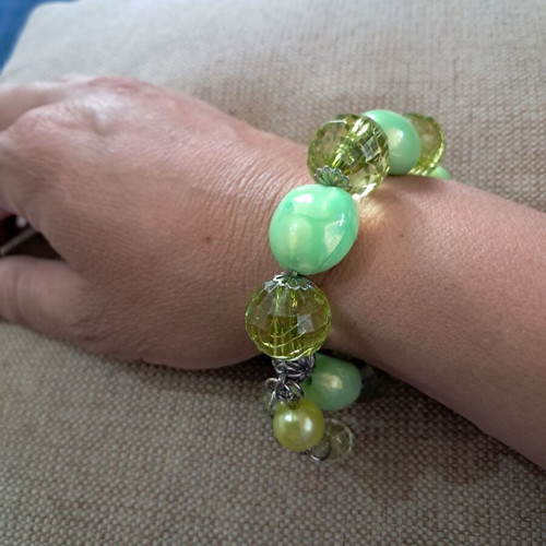 Women's bracelet like new in light green shade