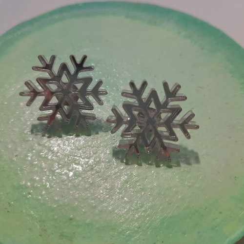Stud earrings like new