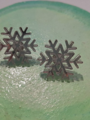 Stud earrings like new