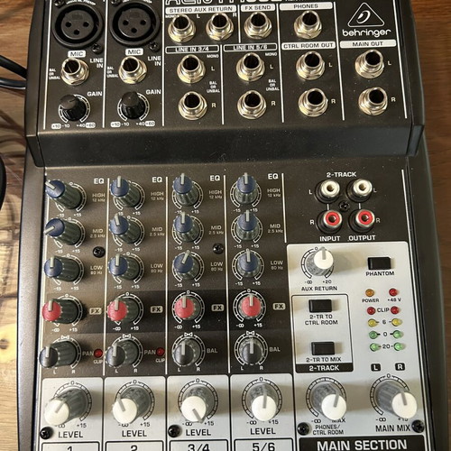 Behringer Xenyx 802 Mixing Console 8 Channel like new