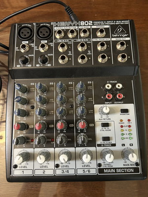 Behringer Xenyx 802 Mixing Console 8 Channel like new