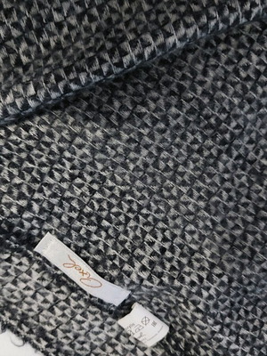 Axel scarf-pashmina 200x80cm very soft and warm black and white with fringes