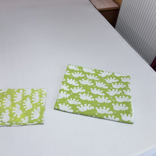 Single bed sheet with matching pillowcase like new