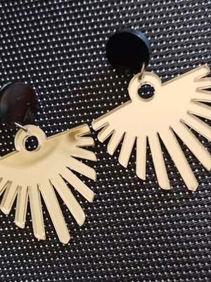 Plexiglass earrings large beige gold like new