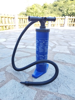 Bicycle pump like new with various accessories and case