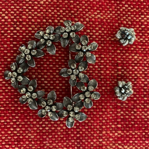 Vintage heart-shaped brooch with earrings silver, like new