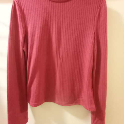 Ruby ribbed long-sleeve top new, size M with gift necklace