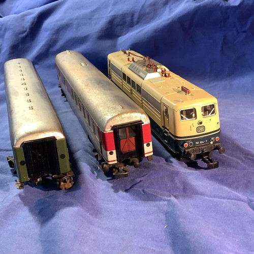 Marklin set electric locomotive 3058, carriages, parts and rails used