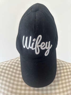 Γυναικείο μαύρο καπέλο baseball cap wifey μεταχειρισμένο